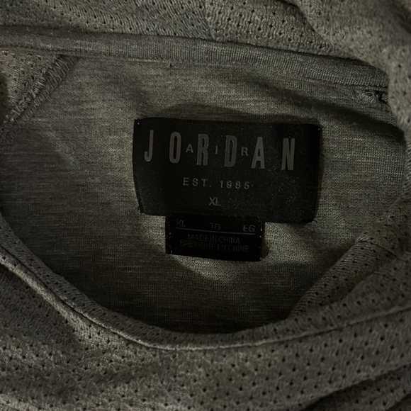 XL Jordan workout Hoodie Split hem (LIKE NEW) - Picture 2 of 2